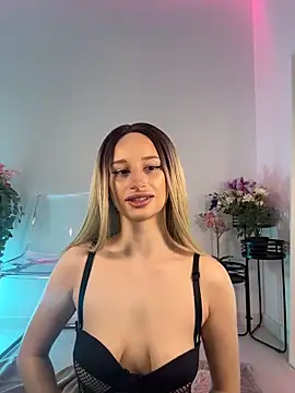 Snapshot of ScarletFlameee chatting on May 14, 2026, 5:47 am ScarletFlameee online show from May 14, 2026, 5:47 am