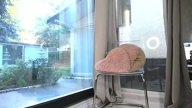ScarletFlameee online show from July 7, 2026, 5:43 am