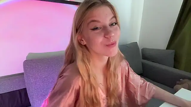 Snapshot of Fanny_Fresh chatting on May 10, 2026, 8:08 am Fanny Fresh online show from May 10, 2026, 8:08 am