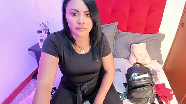 Snapshot of EstrellaSmmith chatting on June 16, 2026, 5:37 pm EstrellaSmmith online show from June 16, 2026, 5:37 pm