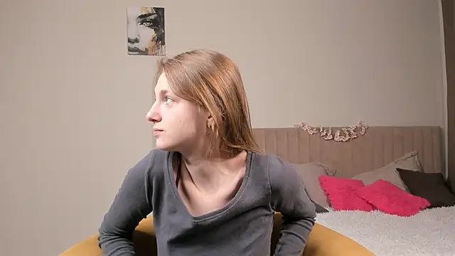 ErinnPieloch online show from April 30, 2026, 7:53 pm