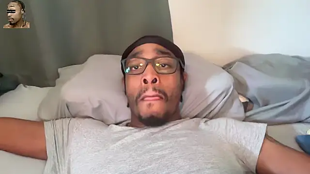 Snapshot of OneUp_Close chatting on April 24, 2026, 8:44 pm OneUp Close online show from April 24, 2026, 8:44 pm