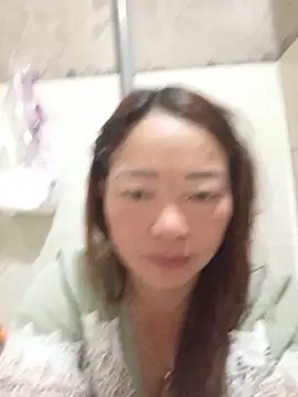 Yellow-pink online show from June 2, 2026, 9:06 pm
