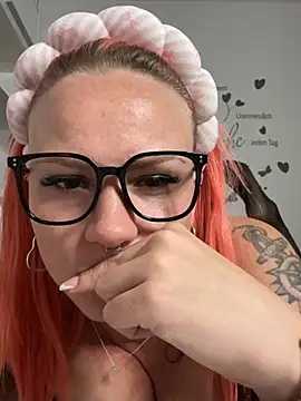 Fiebie licious  online show from July 19, 2026, 1:42 am