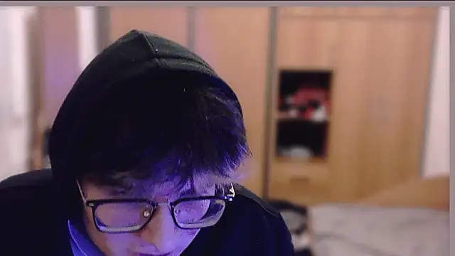 niksikor online show from March 11, 2026, 9:43 pm