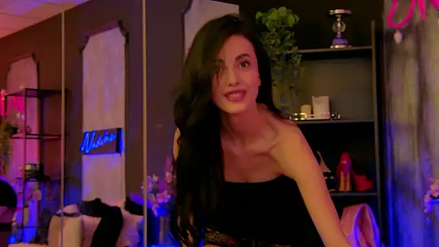 NadineRay online show from March 13, 2026, 6:20 am