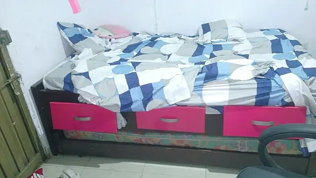 sexysofiaaa online show from March 16, 2026, 5:02 am