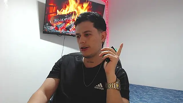 JUAN CAMILOXXX online show from April 18, 2026, 4:05 am