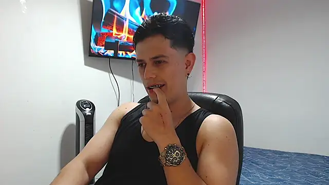 JUAN CAMILOXXX online show from May 13, 2026, 4:32 am