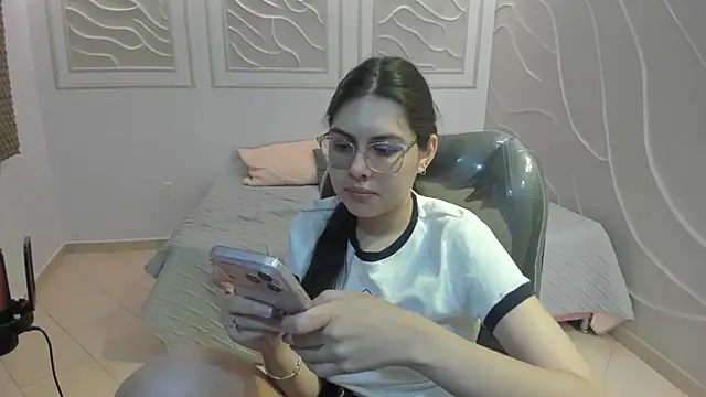 Cloebennet013 online show from July 27, 2026, 3:13 am