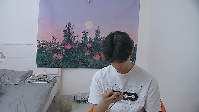 icecream-002 online show from April 29, 2026, 5:30 pm