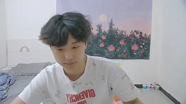 icecream-002 online show from May 21, 2026, 12:12 pm