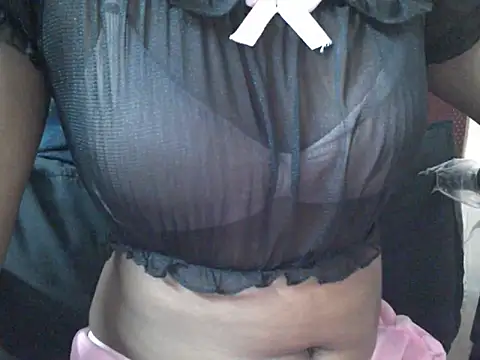 Couplehot00 online show from May 10, 2026, 7:13 am
