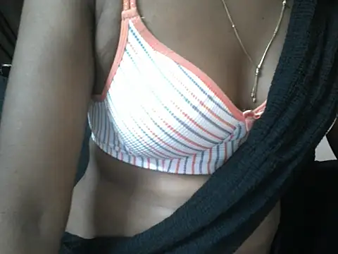 Couplehot00 online show from May 31, 2026, 1:29 pm