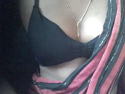 Couplehot00 online show from June 11, 2026, 6:50 pm