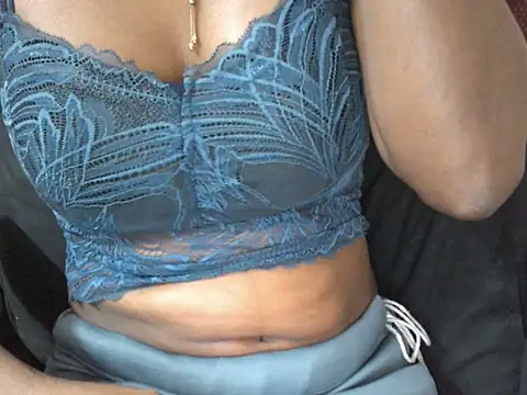 Couplehot00 online show from June 16, 2026, 7:33 am