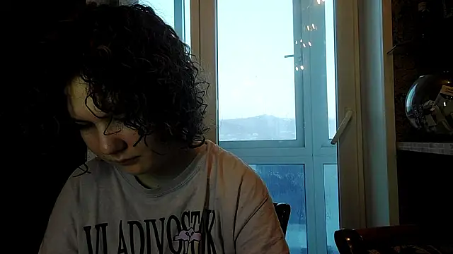 OlivaArashiro online show from March 12, 2026, 9:32 pm