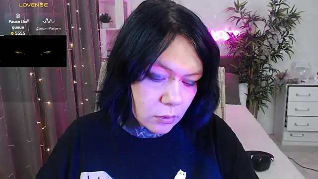 Qwerty Anna Lbo online show from March 10, 2026, 4:06 am