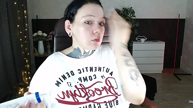 Qwerty Anna Lbo online show from March 14, 2026, 2:22 pm