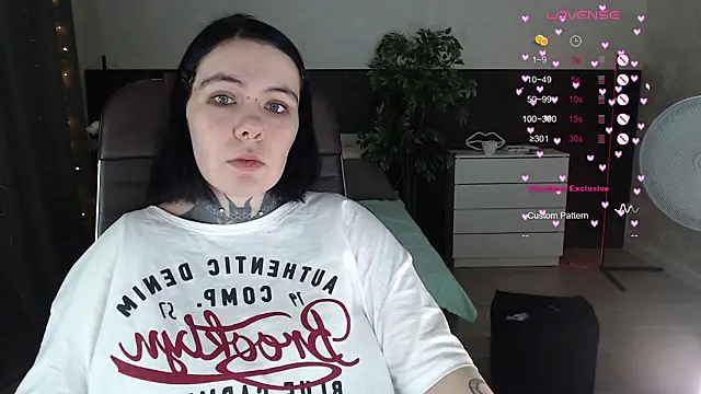 Qwerty Anna Lbo online show from March 15, 2026, 4:24 pm