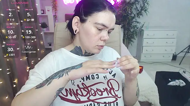 Qwerty Anna Lbo online show from March 16, 2026, 4:29 am