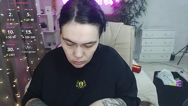 Qwerty Anna Lbo online show from March 16, 2026, 5:55 am