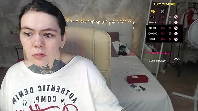 Qwerty Anna Lbo online show from March 18, 2026, 1:09 am