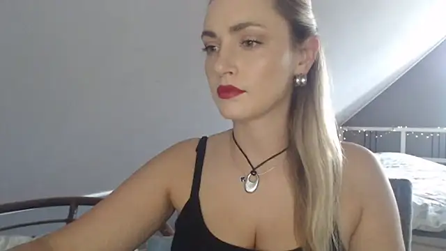 Snapshot of ScarlettSensitive chatting on June 19, 2026, 2:21 pm ScarlettSensitive online show from June 19, 2026, 2:21 pm