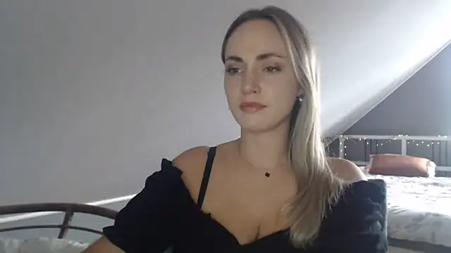 Snapshot of ScarlettSensitive chatting on July 6, 2026, 3:03 pm ScarlettSensitive online show from July 6, 2026, 3:03 pm