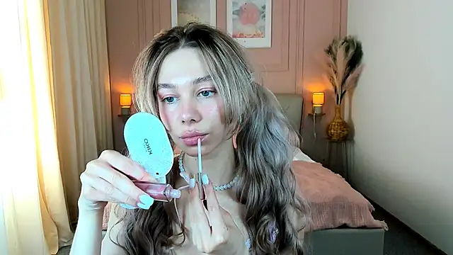 LuluAlis online show from May 1, 2026, 1:48 pm