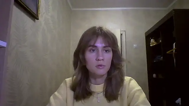 ElenoreHolguin online show from March 18, 2026, 6:22 pm