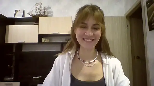 ElenoreHolguin online show from April 12, 2026, 4:01 pm