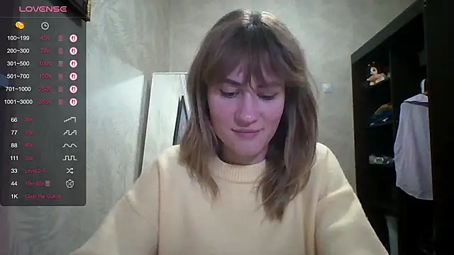 ElenoreHolguin online show from April 19, 2026, 6:10 pm