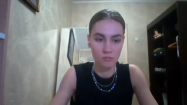 ElenoreHolguin online show from April 26, 2026, 7:33 pm