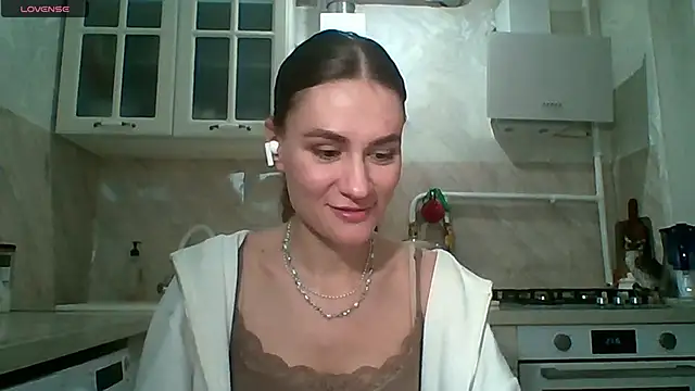 ElenoreHolguin online show from April 29, 2026, 6:14 pm
