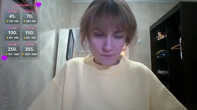 ElenoreHolguin online show from April 30, 2026, 8:57 pm