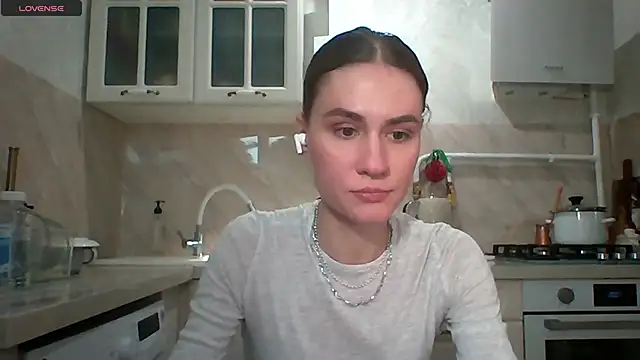 ElenoreHolguin online show from May 2, 2026, 5:07 pm