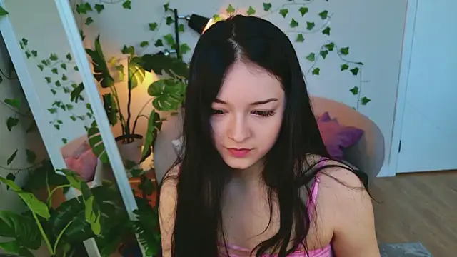 Snapshot of Kessi_Sweet chatting on August 3, 2026, 12:21 pm Kessi Sweet online show from August 3, 2026, 12:21 pm