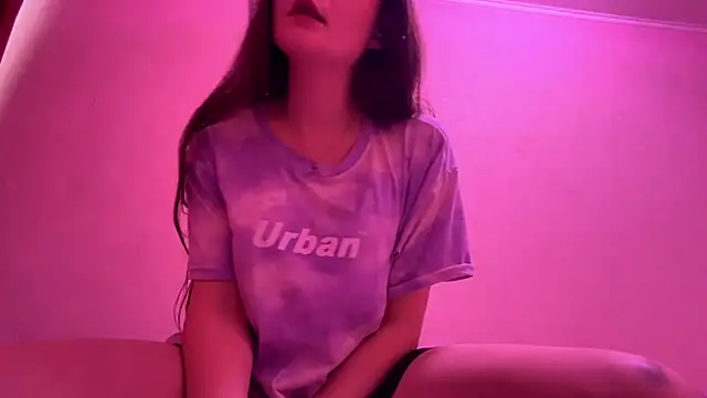 Hannatrai online show from March 17, 2026, 2:31 pm