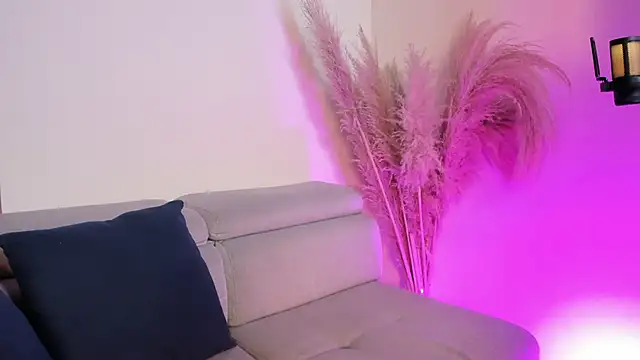 Farah Stone online show from March 13, 2026, 12:12 pm