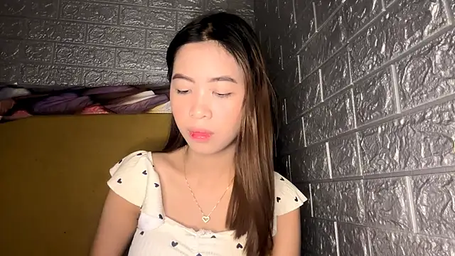 EunaBarretto online show from March 18, 2026, 5:10 am