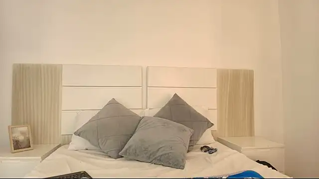 Violet  Rouse  online show from March 11, 2026, 9:10 pm