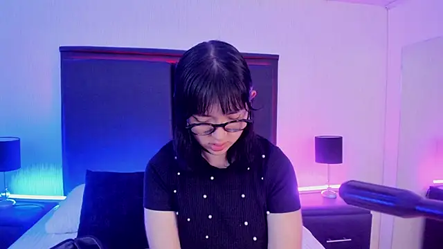 Snapshot of LilithBluum chatting on June 19, 2026, 11:36 am LilithBluum online show from June 19, 2026, 11:36 am