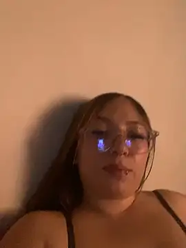 Snapshot of Milaac_ chatting on April 1, 2026, 10:18 pm Milaac online show from April 1, 2026, 10:18 pm