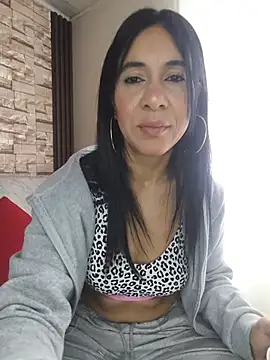 Camillemonroe  online show from May 27, 2026, 12:35 pm