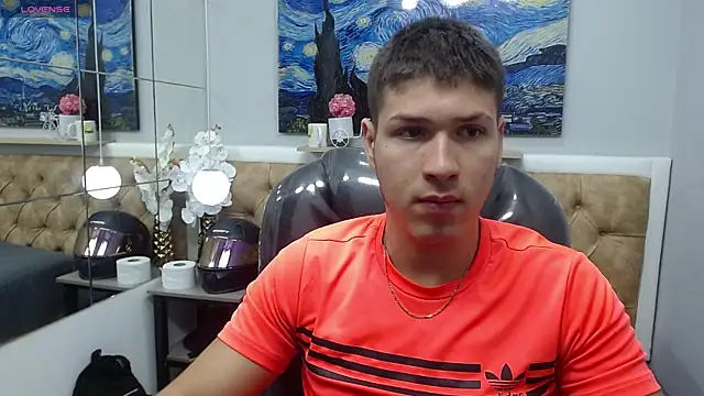 AlessandroFranco online show from April 7, 2026, 1:33 pm