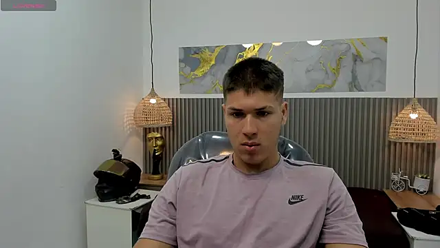 AlessandroFranco online show from April 22, 2026, 1:01 pm