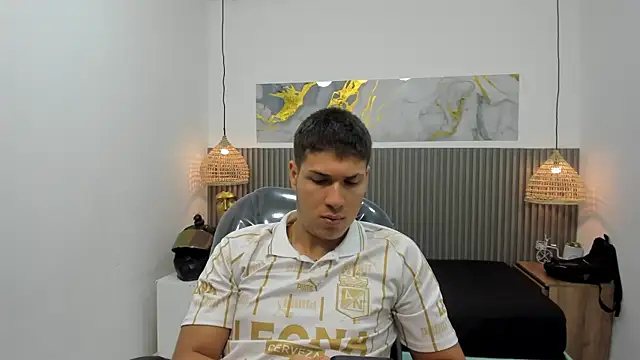 AlessandroFranco online show from May 16, 2026, 1:21 pm
