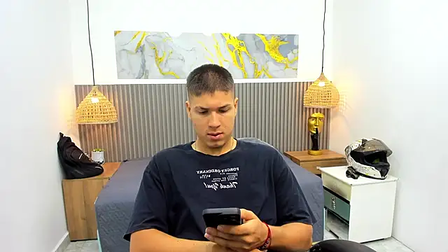 AlessandroFranco online show from June 12, 2026, 1:43 pm