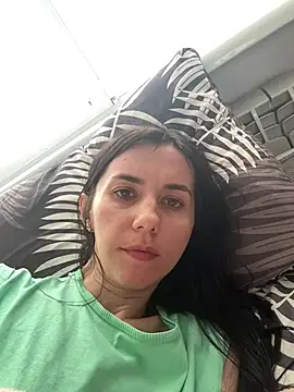 Oliviyaa kiss  online show from March 16, 2026, 2:43 pm